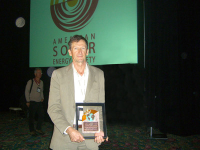 At the “Solar2008” Solar Congress held in San Diego State, Sunrain Group chief scientific consultant Dr. Harding received the highest international solar energy award, the “Holter Award.” 