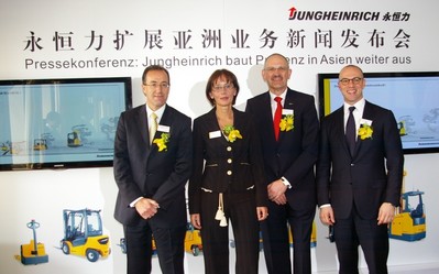 From left to right: Mr. Jan Willem Jongert, Vice President, Jungheinrich Asia; Ms. Reinhild Kuehne, GM, Jungheinrich China Plant; Dr. Helmut Limberg, Jungheinrich Management Board; Mr. Alexander Oezbahadir, Managing Director, Jungheinrich China