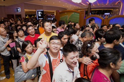 Eager crowds rush to be among the first to experience the latest facilities at Sands Cotai Central on Thursday, September 20, as the integrated resort unveiled the second phase of its development, featuring the opening of the world's largest Sheraton hotel. The weekend's property visitation numbers set a new record for Sands China Ltd., with close to 500,000 people visiting the company’s integrated resorts in Macao.